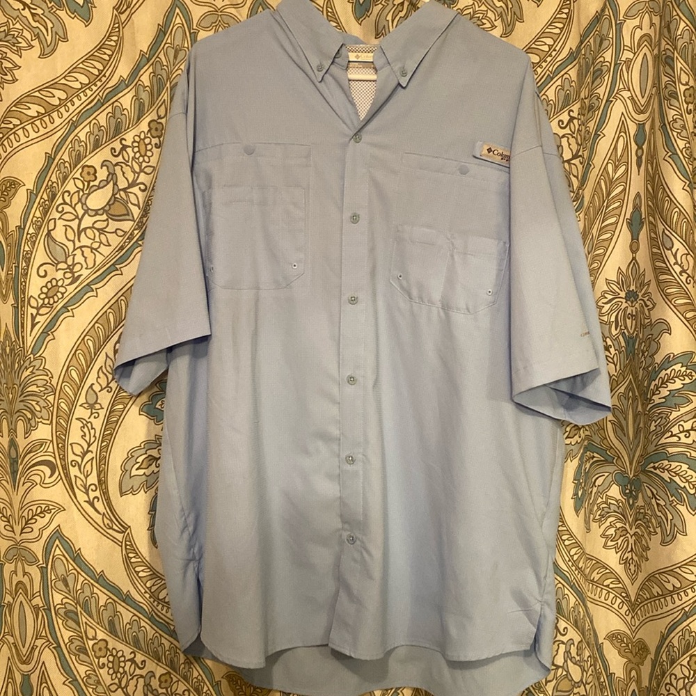 Light blue Men’s XL Columbia sportswear shirt
